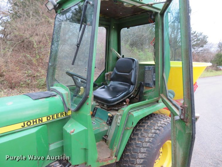 image for item GI9032 1993 John Deere 955 HFWD tractor