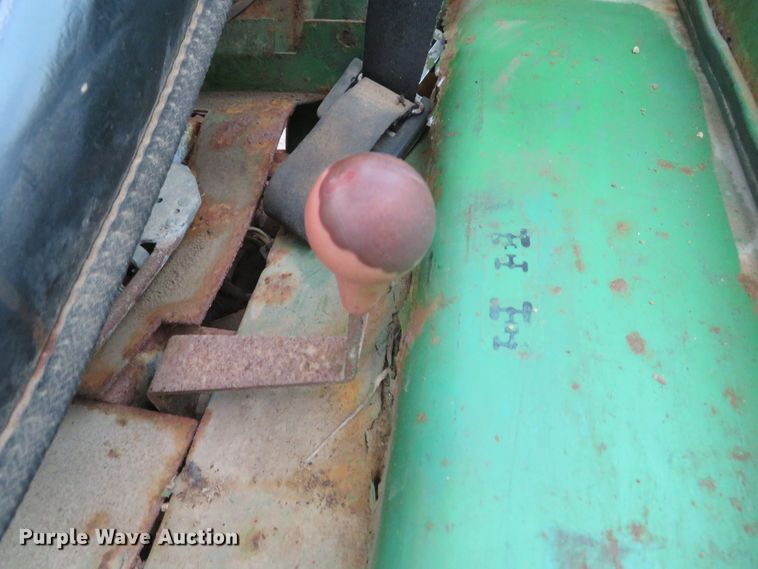 image for item GI9032 1993 John Deere 955 HFWD tractor