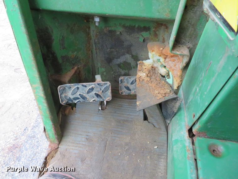 image for item GI9032 1993 John Deere 955 HFWD tractor