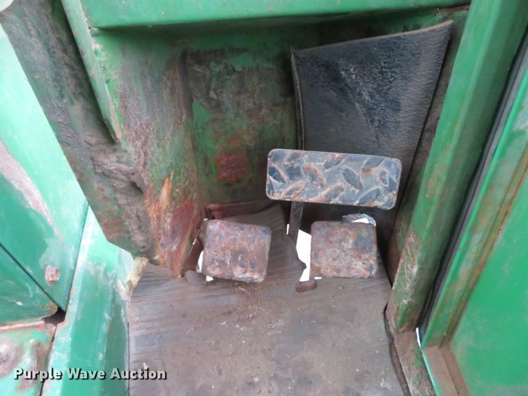 image for item GI9032 1993 John Deere 955 HFWD tractor