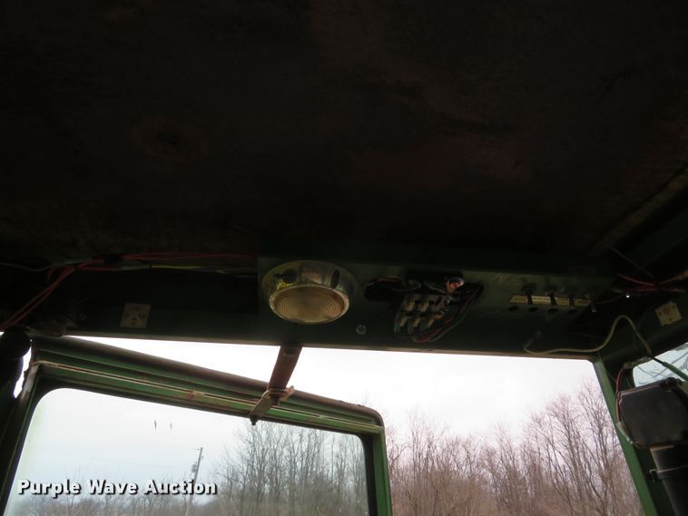 image for item GI9032 1993 John Deere 955 HFWD tractor