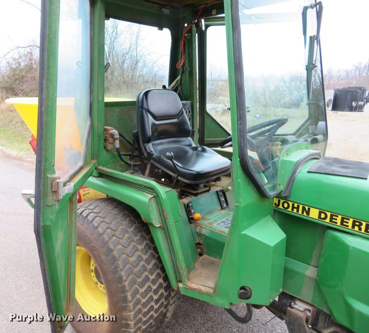 image for item GI9032 1993 John Deere 955 HFWD tractor