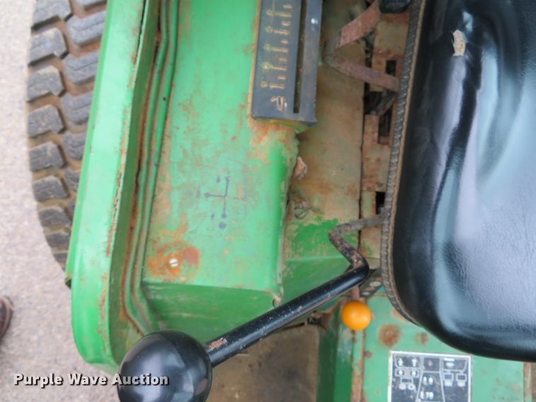 image for item GI9032 1993 John Deere 955 HFWD tractor