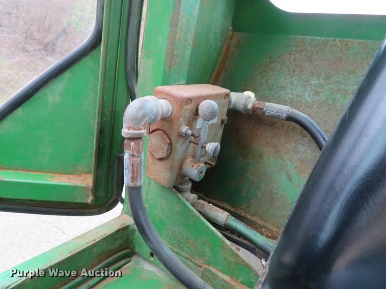 image for item GI9032 1993 John Deere 955 HFWD tractor