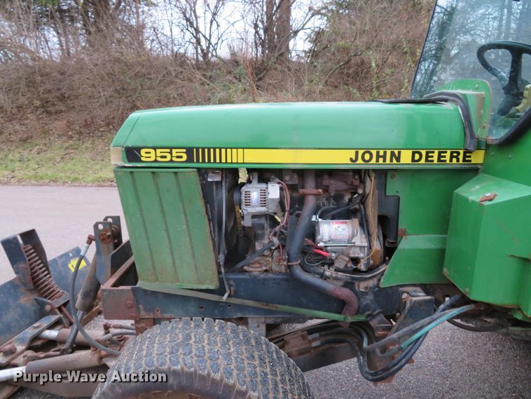 image for item GI9032 1993 John Deere 955 HFWD tractor