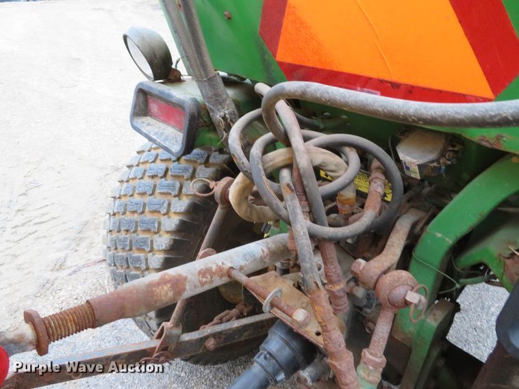 image for item GI9032 1993 John Deere 955 HFWD tractor