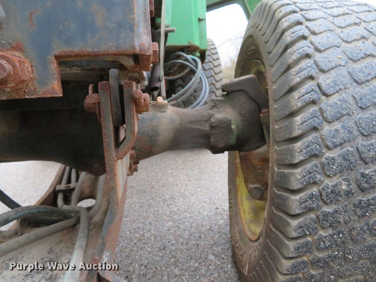 image for item GI9032 1993 John Deere 955 HFWD tractor