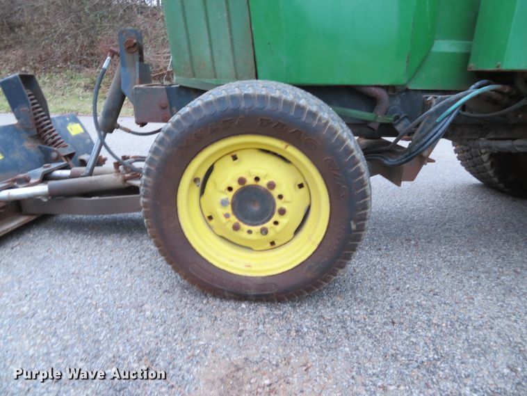 image for item GI9032 1993 John Deere 955 HFWD tractor