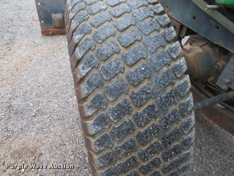 image for item GI9032 1993 John Deere 955 HFWD tractor