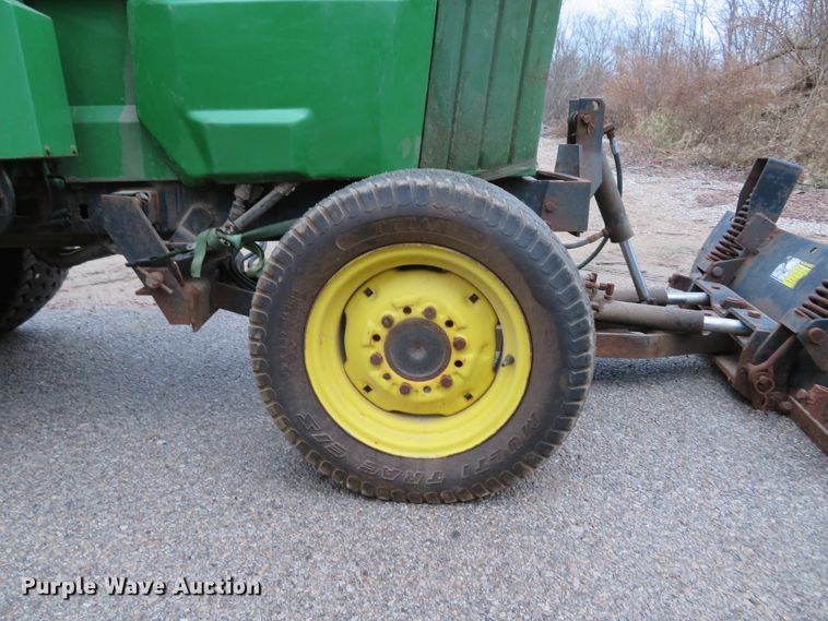 image for item GI9032 1993 John Deere 955 HFWD tractor