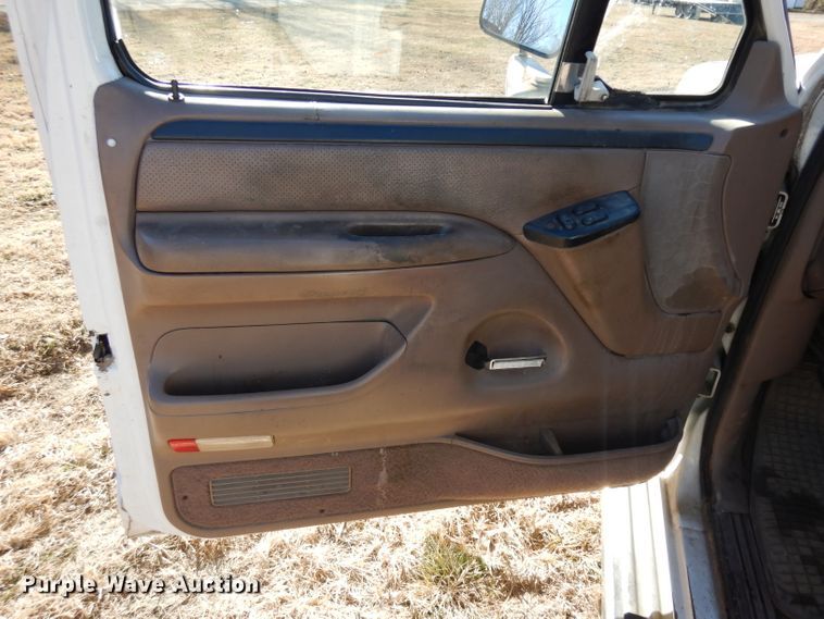 image for item GJ9085 1997 Ford F250 SuperCab pickup truck