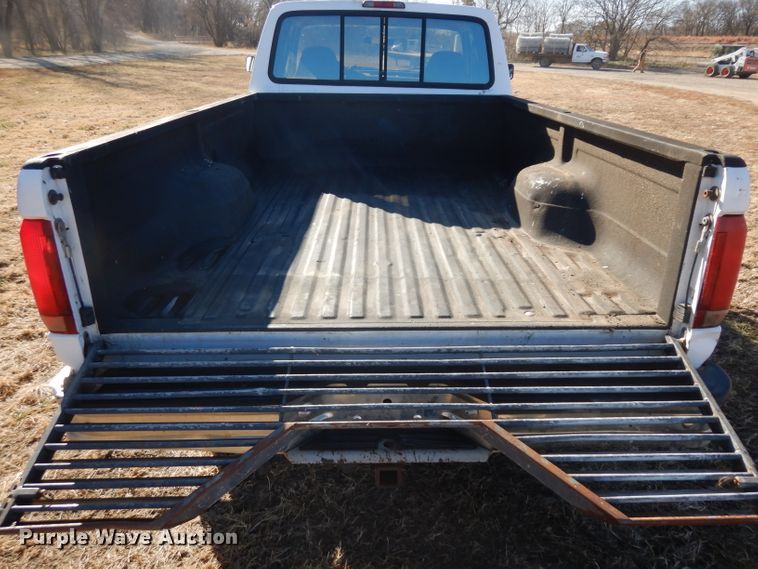 image for item GJ9085 1997 Ford F250 SuperCab pickup truck