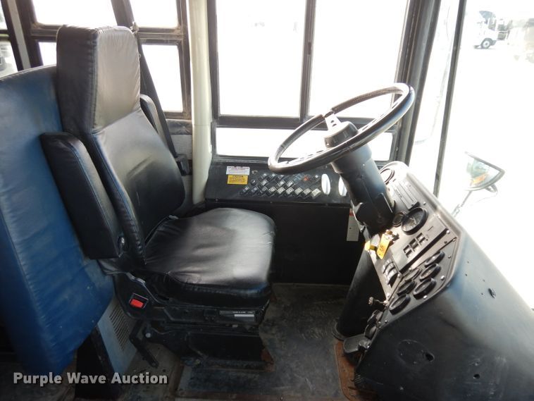 image for item GJ9154 1999 Thomas Built Saf-T-Liner ER school bus