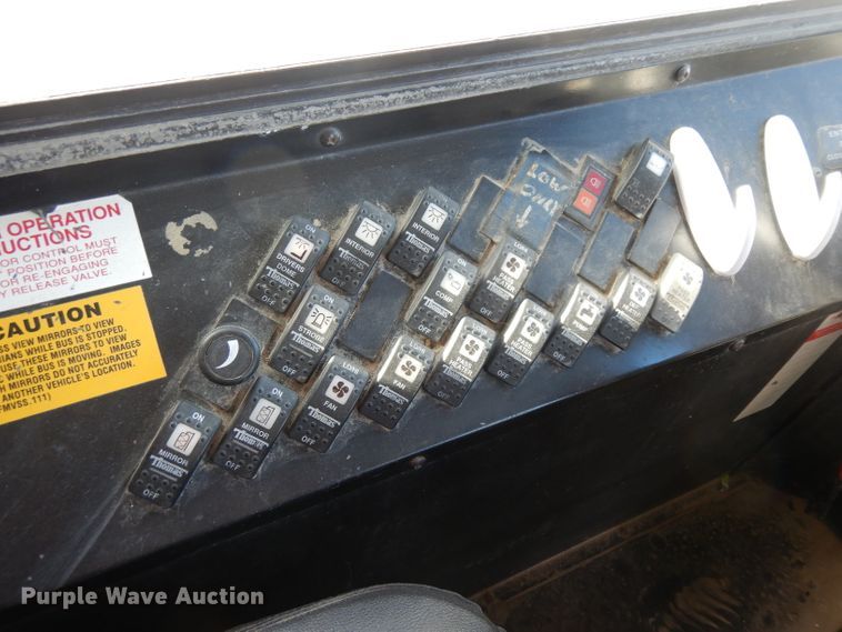 image for item GJ9154 1999 Thomas Built Saf-T-Liner ER school bus