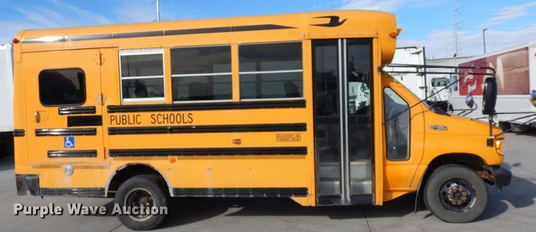 image for item GJ9155 2002 Ford E450 school bus
