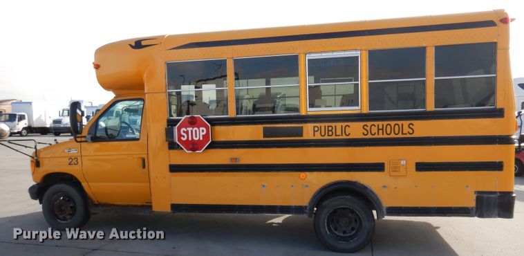 image for item GJ9155 2002 Ford E450 school bus