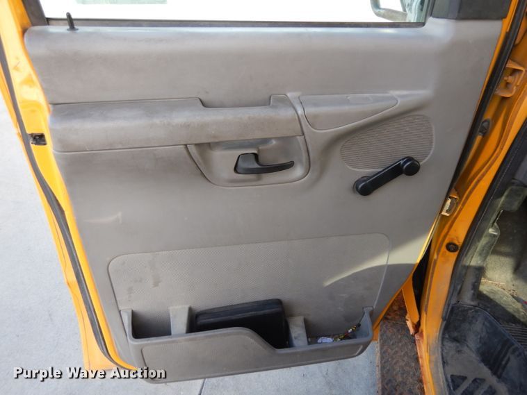 image for item GJ9155 2002 Ford E450 school bus