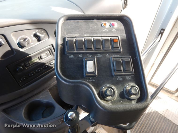 image for item GJ9155 2002 Ford E450 school bus