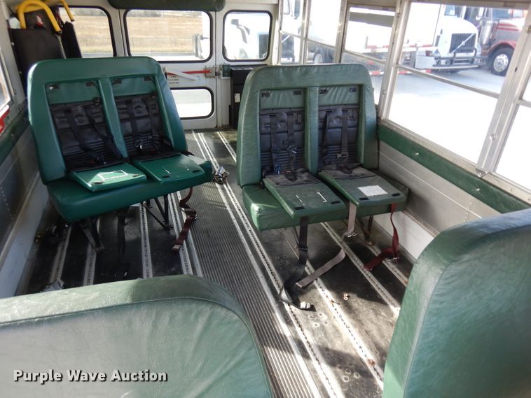 image for item GJ9155 2002 Ford E450 school bus