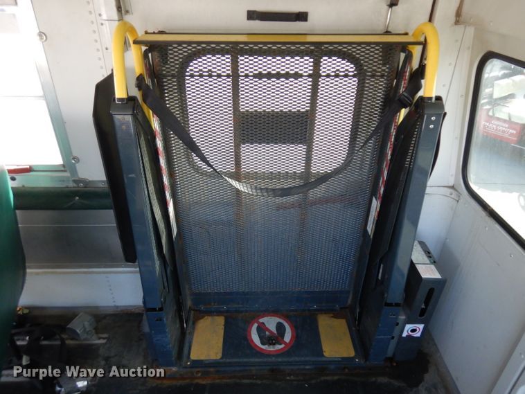 image for item GJ9155 2002 Ford E450 school bus