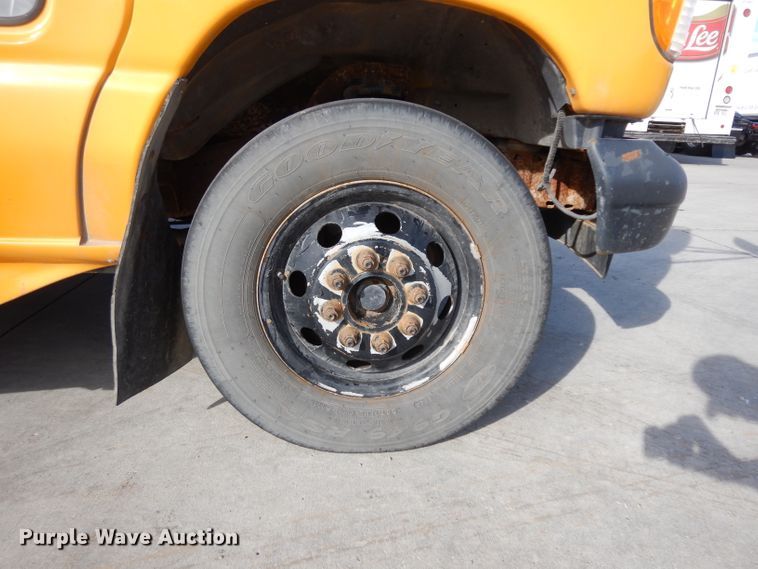 image for item GJ9155 2002 Ford E450 school bus