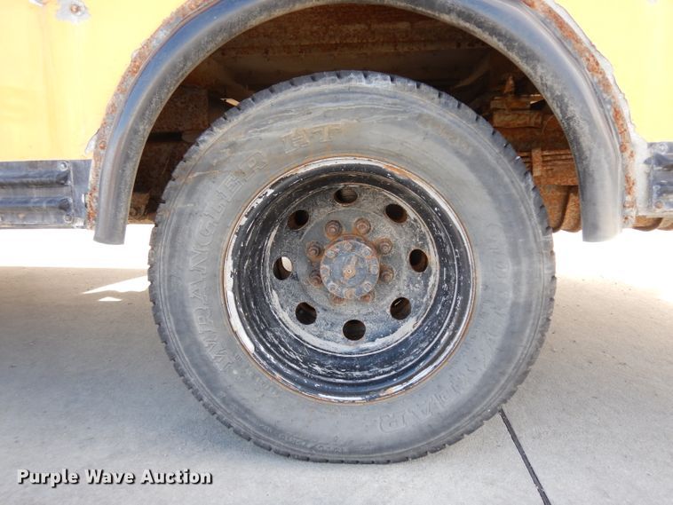 image for item GJ9155 2002 Ford E450 school bus