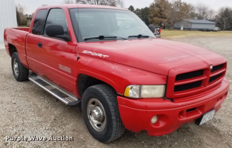 image for item GJ9164 1999 Dodge Ram 2500 Quad Cab pickup truck