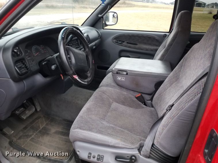 image for item GJ9164 1999 Dodge Ram 2500 Quad Cab pickup truck