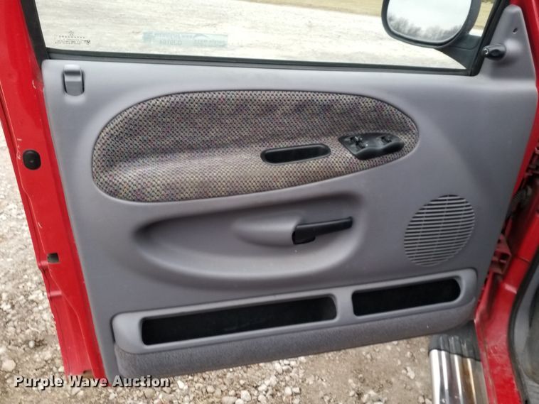 image for item GJ9164 1999 Dodge Ram 2500 Quad Cab pickup truck