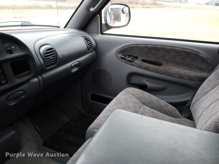 image for item GJ9164 1999 Dodge Ram 2500 Quad Cab pickup truck