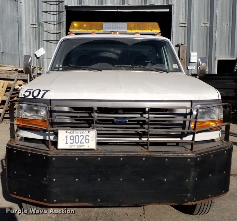 image for item GJ9179 1996 Ford F450 Super Duty truck cab and chassis