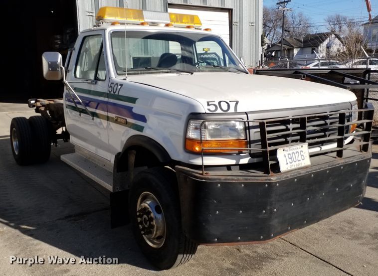 image for item GJ9179 1996 Ford F450 Super Duty truck cab and chassis