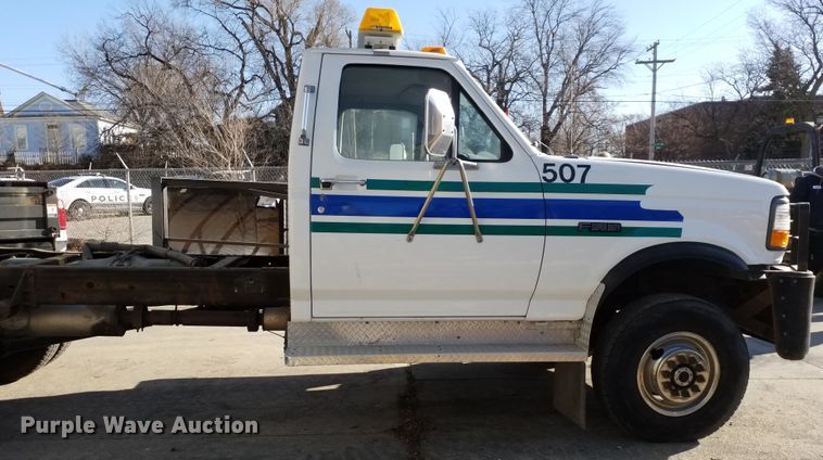 image for item GJ9179 1996 Ford F450 Super Duty truck cab and chassis