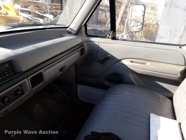 image for item GJ9179 1996 Ford F450 Super Duty truck cab and chassis