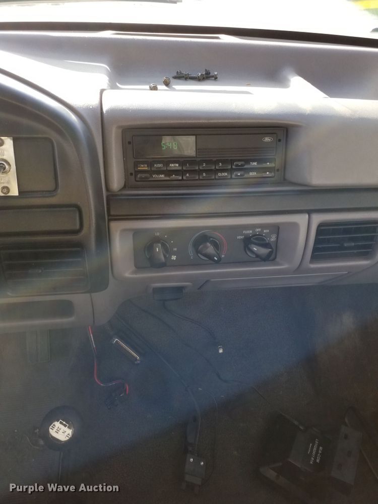 image for item GJ9179 1996 Ford F450 Super Duty truck cab and chassis