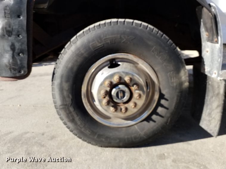 image for item GJ9179 1996 Ford F450 Super Duty truck cab and chassis