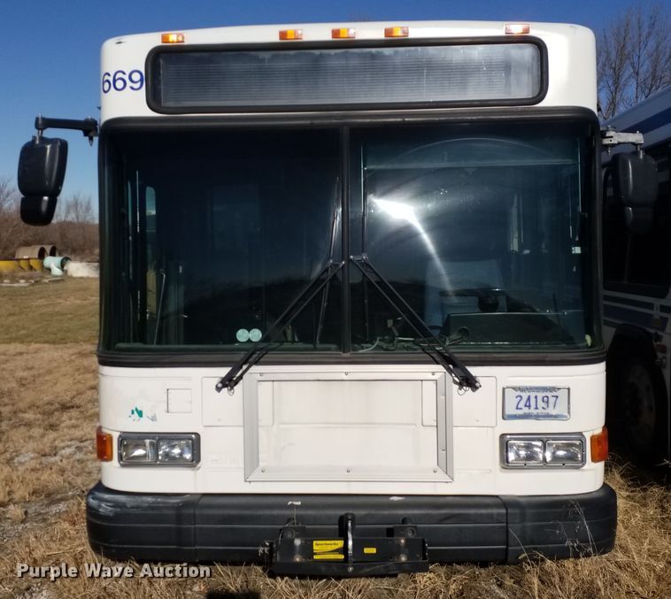 image for item GJ9180 2001 Gillig transit bus