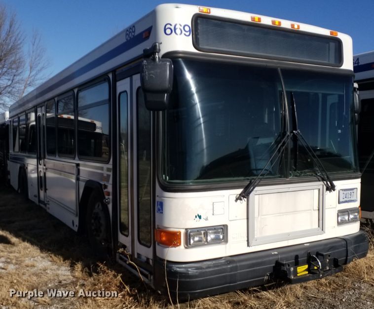 image for item GJ9180 2001 Gillig transit bus