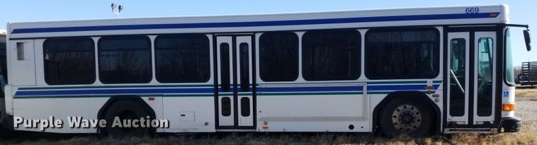 image for item GJ9180 2001 Gillig transit bus