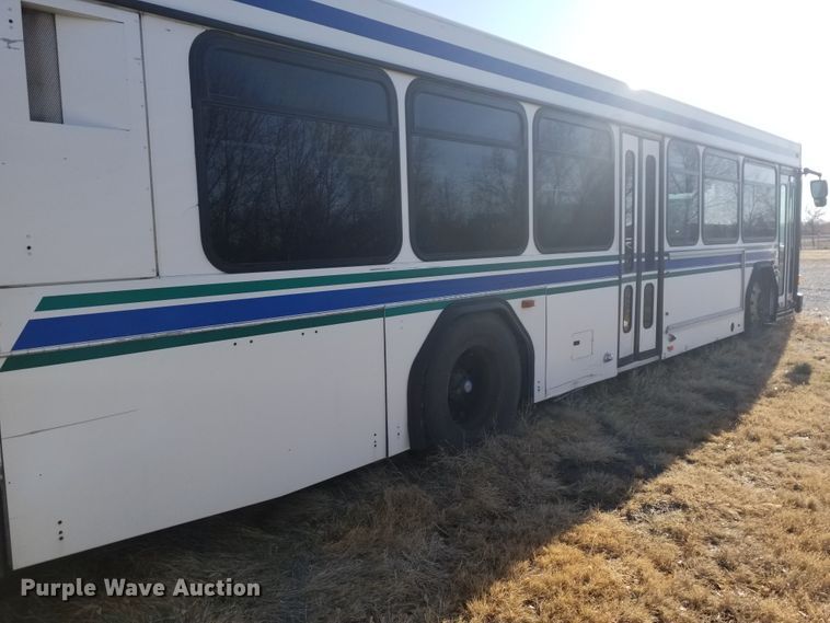 image for item GJ9180 2001 Gillig transit bus