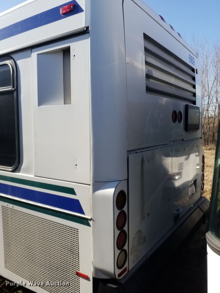 image for item GJ9180 2001 Gillig transit bus