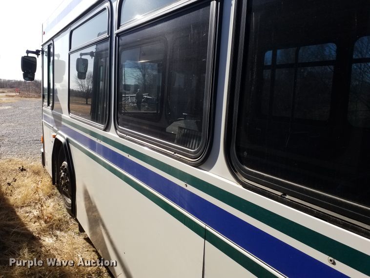 image for item GJ9180 2001 Gillig transit bus