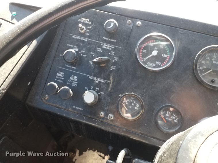 image for item GJ9180 2001 Gillig transit bus