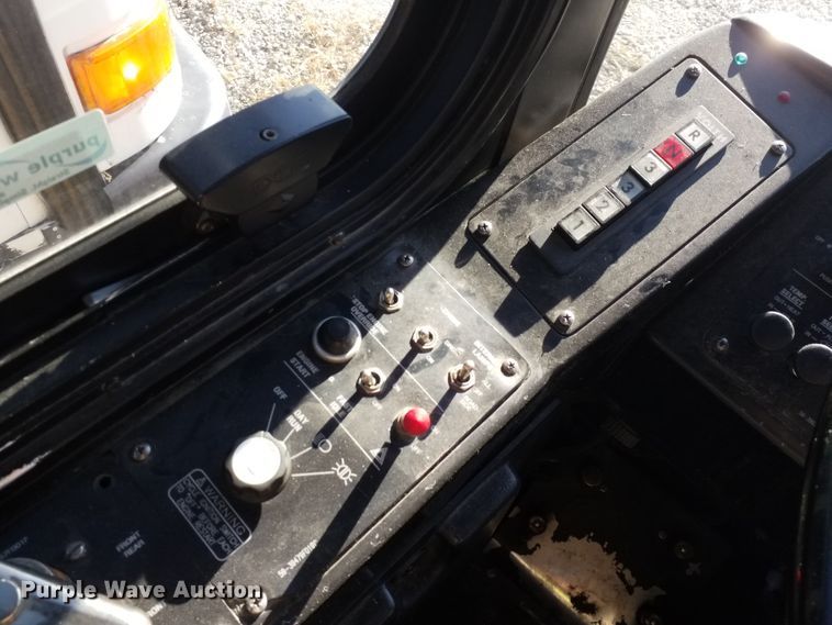 image for item GJ9180 2001 Gillig transit bus