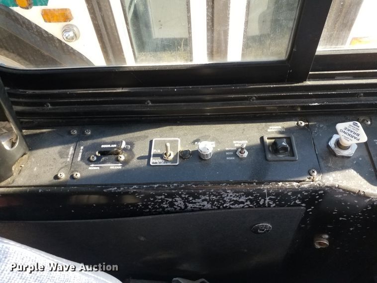 image for item GJ9180 2001 Gillig transit bus