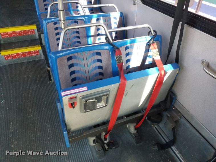 image for item GJ9180 2001 Gillig transit bus