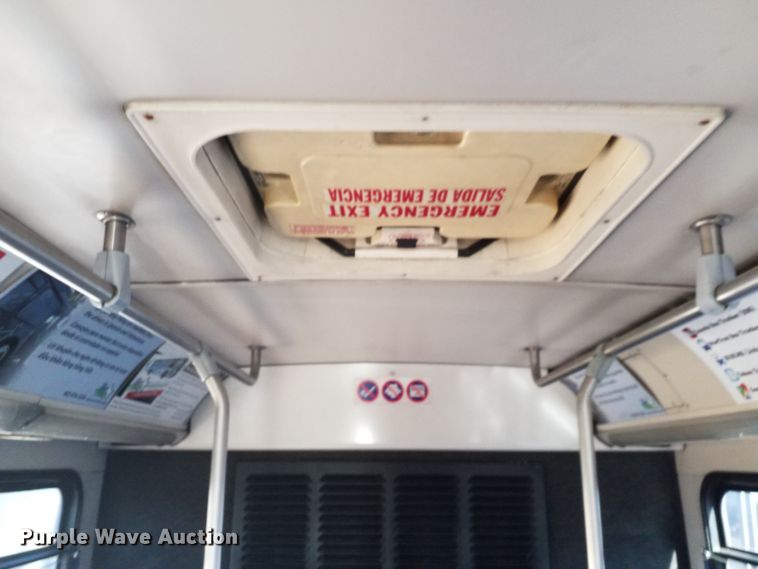 image for item GJ9180 2001 Gillig transit bus