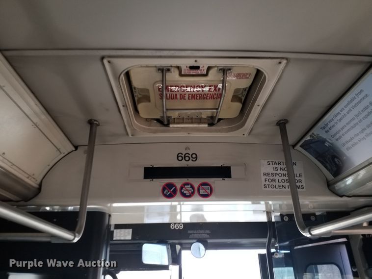 image for item GJ9180 2001 Gillig transit bus