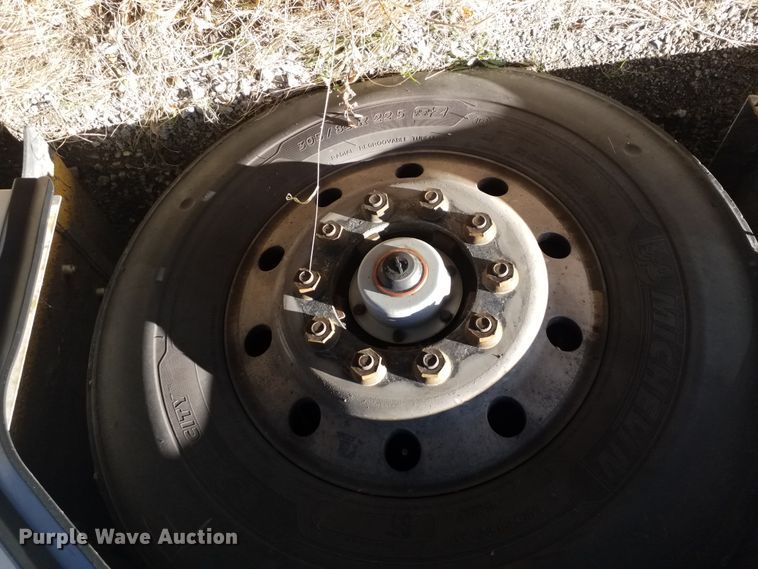 image for item GJ9180 2001 Gillig transit bus