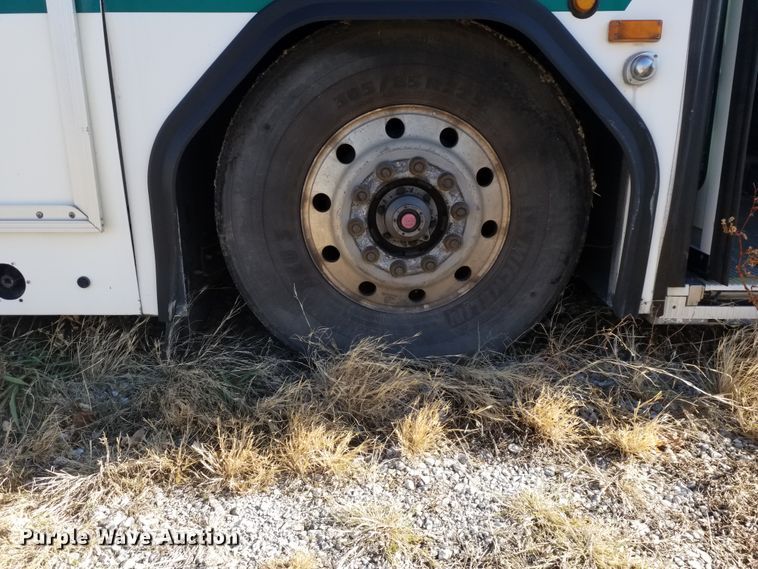 image for item GJ9180 2001 Gillig transit bus